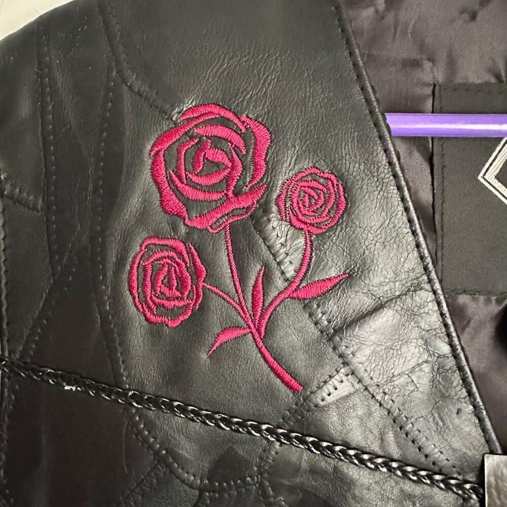 NWT Diamond Plate Buffalo Leather Vest Embroidered Roses Womens Size 5XL - Picture 6 of 7